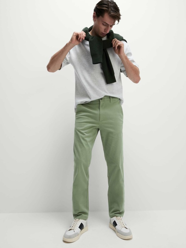 Marks & Spencer Strečové chino kalhoty normálního střihu Marks & Spencer zelená