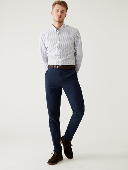 Marks & Spencer Tmavě modré pánské slim fit chino kalhoty s páskem Marks & Spencer