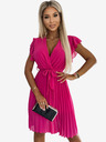 numoco Šifonové řasené šaty s výstřihem a volány - růžová barbie barva Numoco
