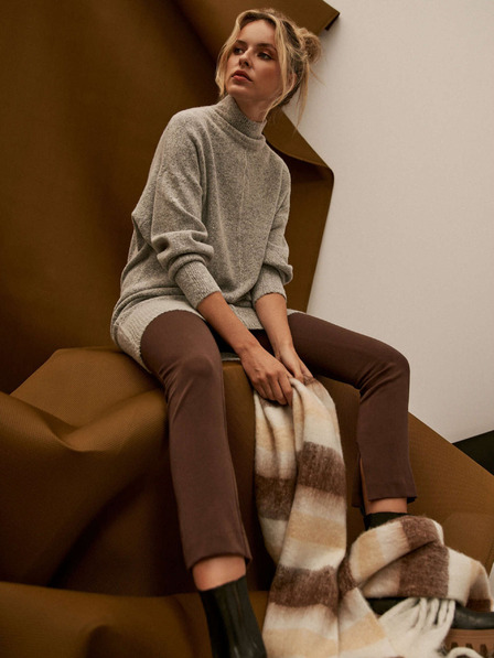 Moodo A wide scarf with stripes